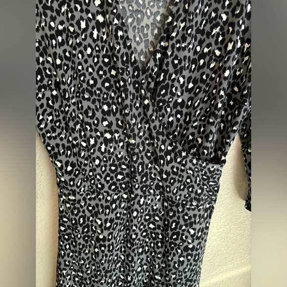 Leota Gray Leopard Animal Print Stretch Faux Wrap Belted Midi Dress L - Picture 7 of 12